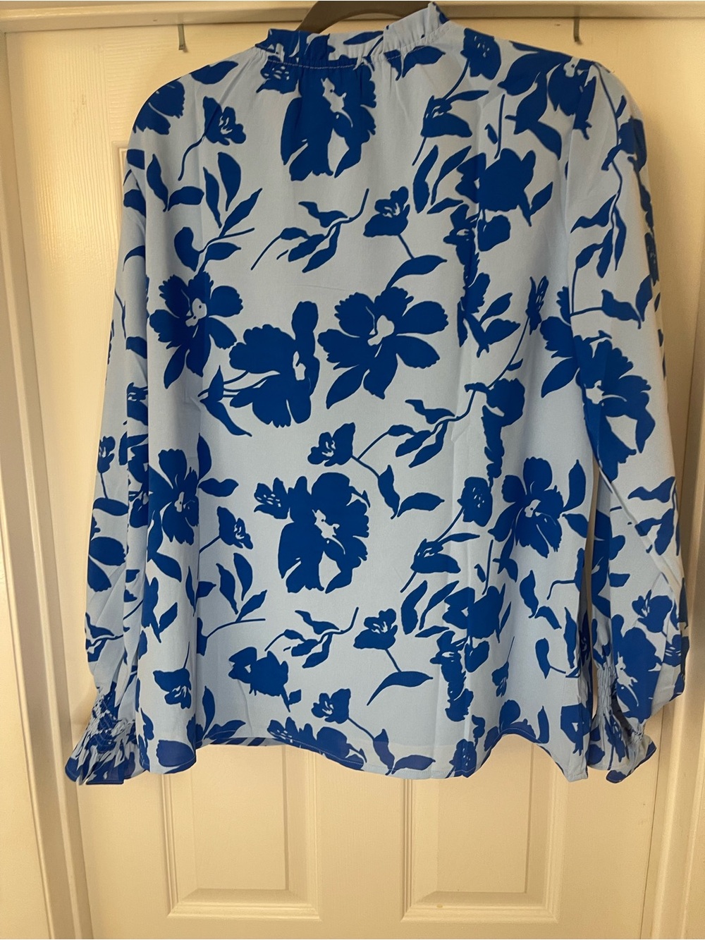 NWT Mascomoda Blue Floral Long-Sleeve V-Neck XL Blouse - Picture 2 of 3